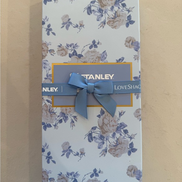 Stanley x Love Shack Fancy NWT Slim Bottle Everblooming Rosettes 12oz. - Picture 3 of 3